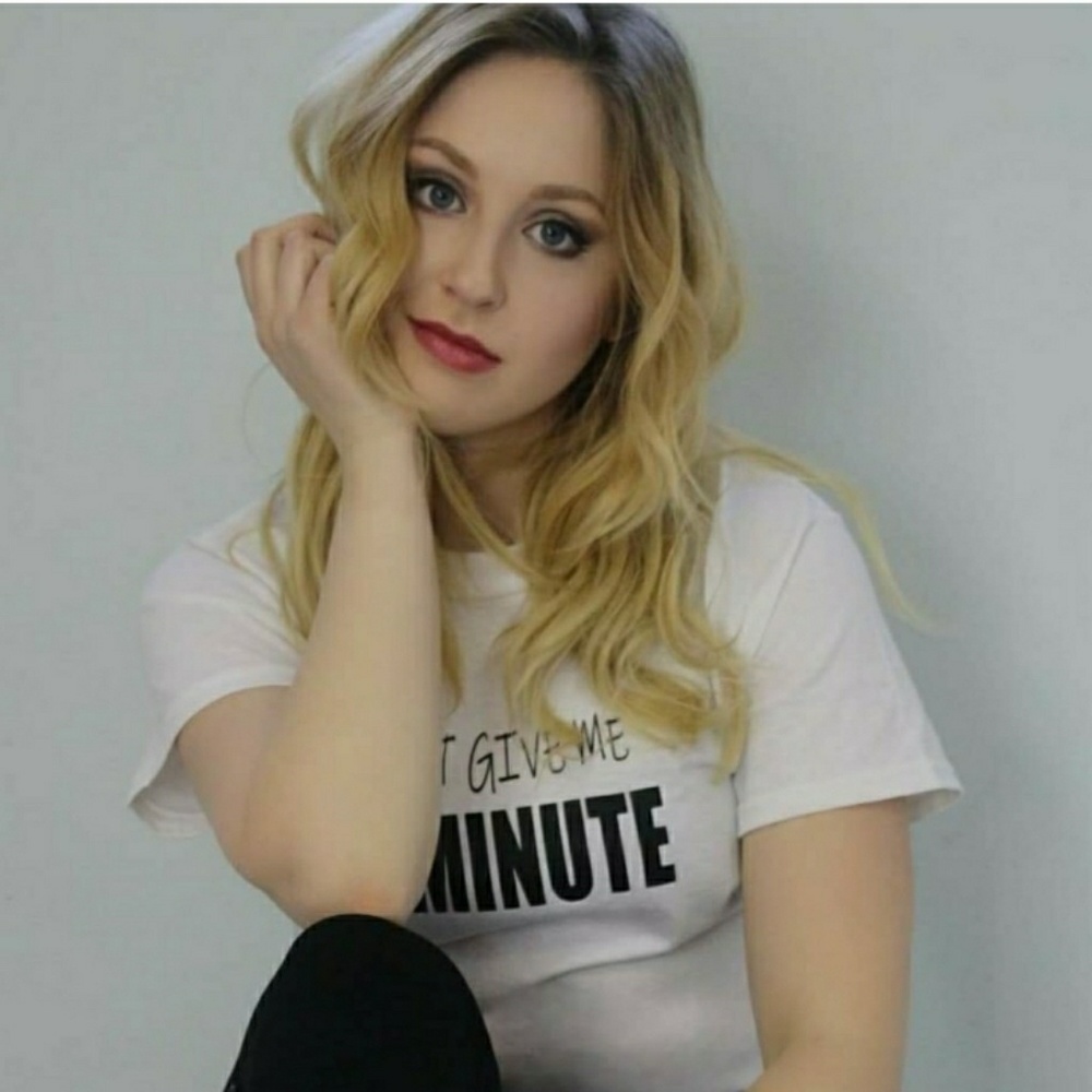 GIVE ME A MINUTE Unisex Graphic Tee Shirt